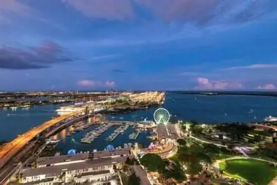 Image de Signature Stay · Spa, Pool & Skyline Views · #4717