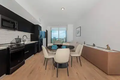 Image de Skyline Luxe Retreat: 3br/3ba in Downtown #4118