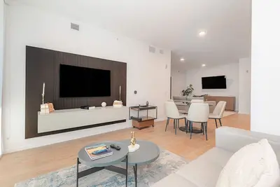 Image de Bayview Chic Condo | 2bd on Biscayne Blvd #4417