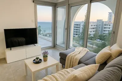 Image de White Sea View Limassol - Your apartment near the Limassol's beach