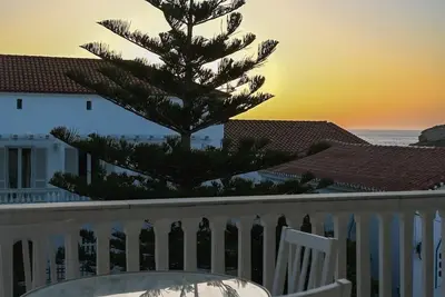 Image de Sunrise Getaway w Sea Views