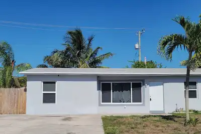 Image de Lovely 3-bedroom Pool home close to the beach with Ac, WiFi in Pompano Beach