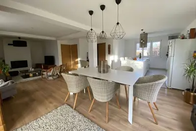 Image de Maison familiale en plein bourg avec piscine