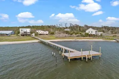 Image de Waterfront+Dock+Kayaks+PingPong
