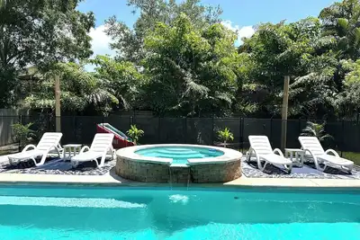 Image de Amazing beach house in fantastic Crystal Beach w/pool, bikes & walk to beach!