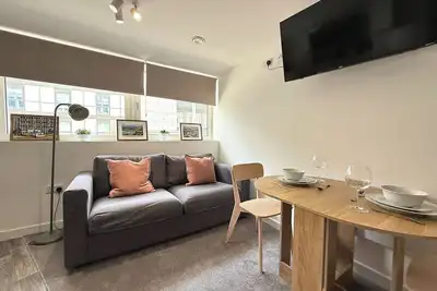 Image de Central Sheffield 1-Bed Flat – Sleeps 3, City Views, Full Kitchen