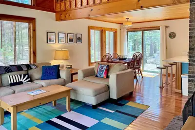 Image de Charming Bear Hollow: Walk to beach or Glen Arbor