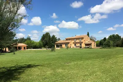 Image de Aix en Provence belle maison Provençale avec piscine 12 x 6    grand terrain