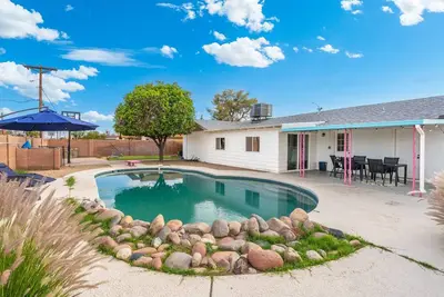 Image de Spacious 4-bedroom house w/ heated pool, hot tub, basketball goal, and game room