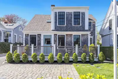 Image de New! 2-Bedroom Escape in Ptown - Historic Charm Meets Modern Luxury - 1250 sqft