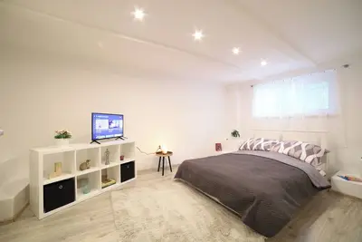 Image de Chill Vibes: Netflix, Ps5 & Free Parking!