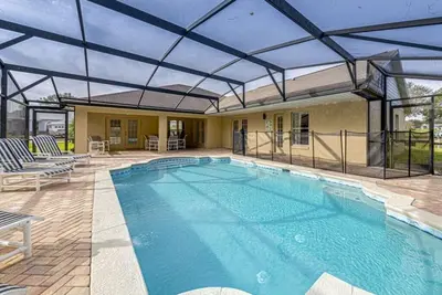 6 bed near Disney, with conservation views and sun all day on extended deck