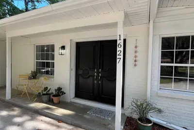Image de Cozy 3br Pet Friendly Home\/ Private Yard