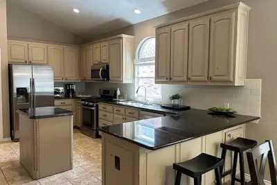 Image de Alliance/ North Fort Worth Recently Renovated + Community Pools/ Park!