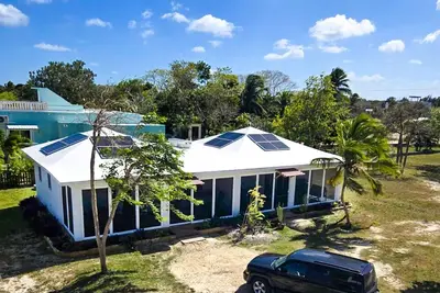 Image de Bay Front Eco-Cottage\/2 units\/Corozal with WiFi, Ac