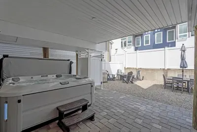 Image de Hot Tub, Game Room, Rooftop Deck with Bay Views