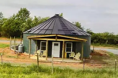 Image de Grain Bin home minutes to liberty University and Lynchburg on a country farm