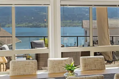 Image de 🍂Fall Dates-Wow Lake View🏞️-family cottage with Private saltwater hot tub🔥🛁