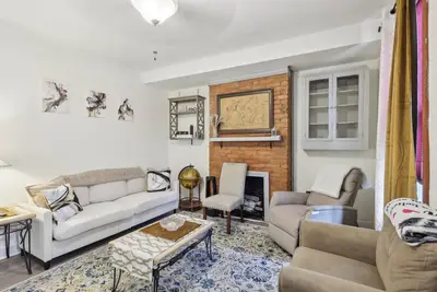 Image de Cozy 2-bedroom home Mins to Acrisure, Pnc, Upmc & Zoo. Free WiFi Free Drinks