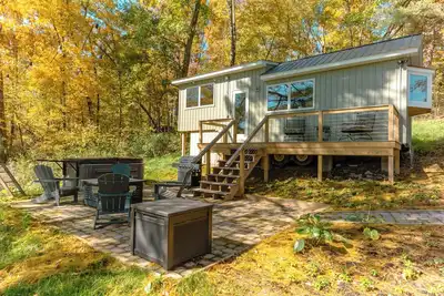 Charming \"Little House\" at Buckleberry View. . . Gorgeous View. . . Hot Tub