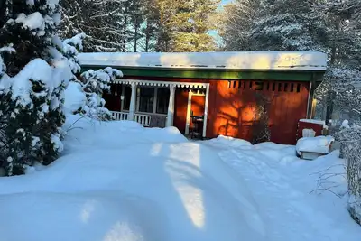 Image de Chalet au bord de la rivière avec sauna, jacouzi, barque, annimaux accepté