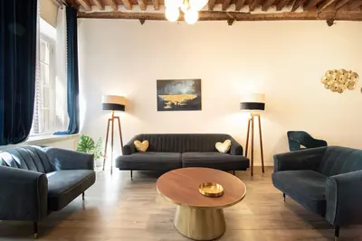 Image de Golden House in Center Town by Abita