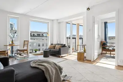 Image de Seaside Promenade Strolls from a 2 Bedroom Downtown Home