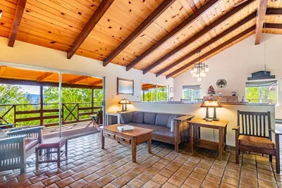 Image de 10-acre Forest Villa, Single Floor, Hot tub, Patio