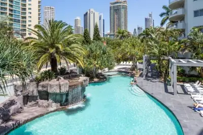 Image de Sun, Surf, Pool – Walk to All