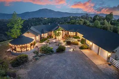 Image de New! Yosemite Cloudline Ridge with Huge views/spa/game room/more!