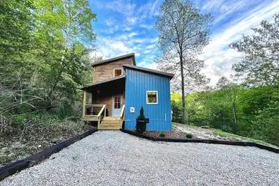 Image de Serenity Woods • Hot Tub • New!