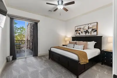 Image de Top-Floor Desert Oasis | Balcony, Fireplace, Jacuzzi