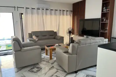 Image de Villa avec piscine à proximité de la mer et de l’aéroport d’Abidjan