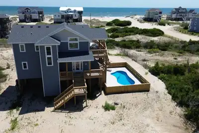 Image de Brand New home! 3 night minimum stay, 4x4 beach! Lovely views, pets