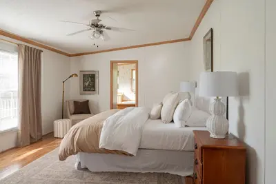 Image de Tranquil 4-Bdr Escape | 2King Beds + Free Parking*