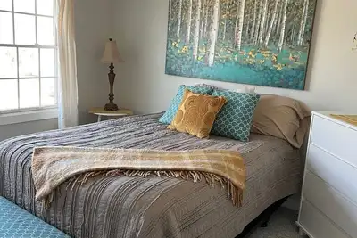 Image de Great location to walk to Surf, public lake access and downtown. Charming duplex