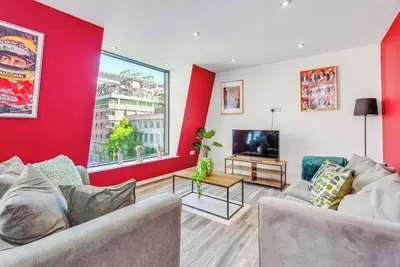 Irwell Chambers : Central 2-Bedroom Stay