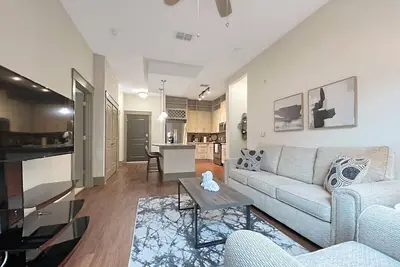 Image de Prime Pool and Courtyard Views in Central Tampa