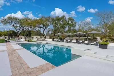 Image de Masterpiece-  Spectacular Mid-Century Modern Residence  -  Private Pool & Spa