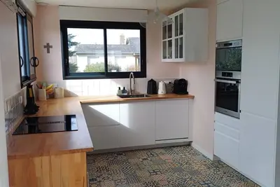 Image de Grande maison au calme, grand jardin, piscine chauffée, idéale pour familles