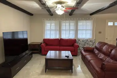 Image de Spacious 4-bedroom house in cool Woodlawn with Ac, WiFi Baltimore Dc area