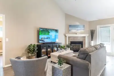 Image de FayetteChill Casita - Modern Comfort Near the Heart of Fayetteville. Nwa's Best