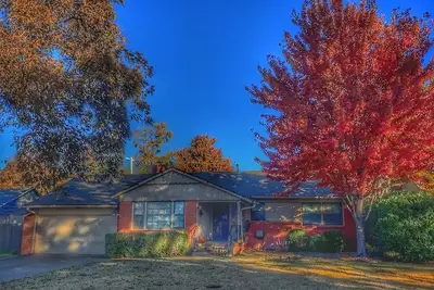 Image de 3-bedroom house in brilliant Tulsa with Ac, WiFi