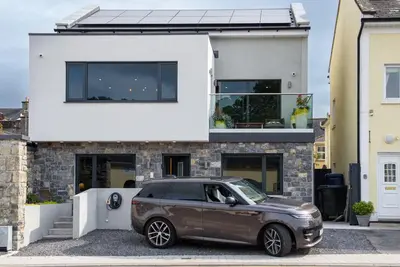 Image de Ultra Spacious -Modern  5-bedroom house with superb location Carrick on Shannon