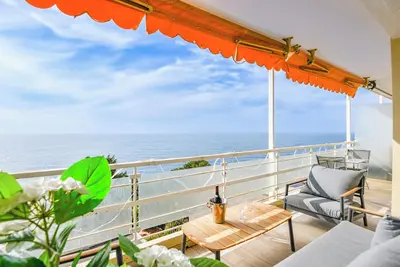 Appart belle vue mer et plage proche de Monaco