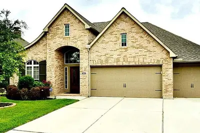 Image de 546) Massive 4 bedroom in great neighborhood!