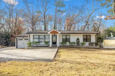 Image de Designer Home + King Therapeutic Bed + 85\" SmartTV