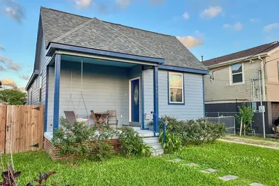 Image de Charming Blue Retreat with home gym, Ev, king bed