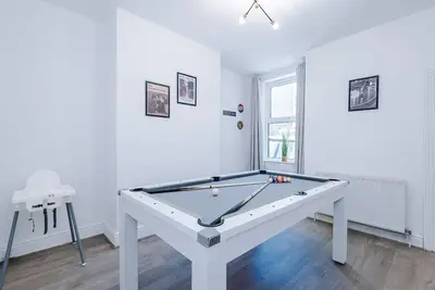 Image de Free Park | Office | Pool Table, Stylish 3Bed Home