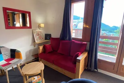 Duplex 6 pers au pied des pistes \nConfort, charme & vue montagne \nSki in & out